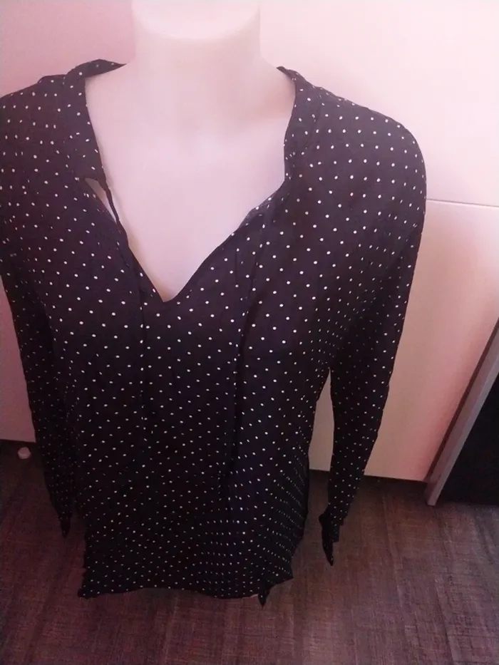 Jolie blouse à pois taille XL - photo numéro 2