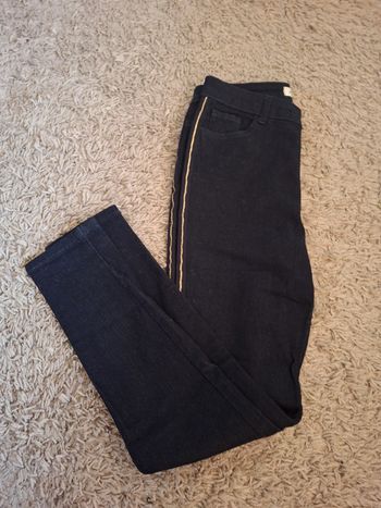 Jean femme cache cache taille 36 avec bandes sur le côté du jean