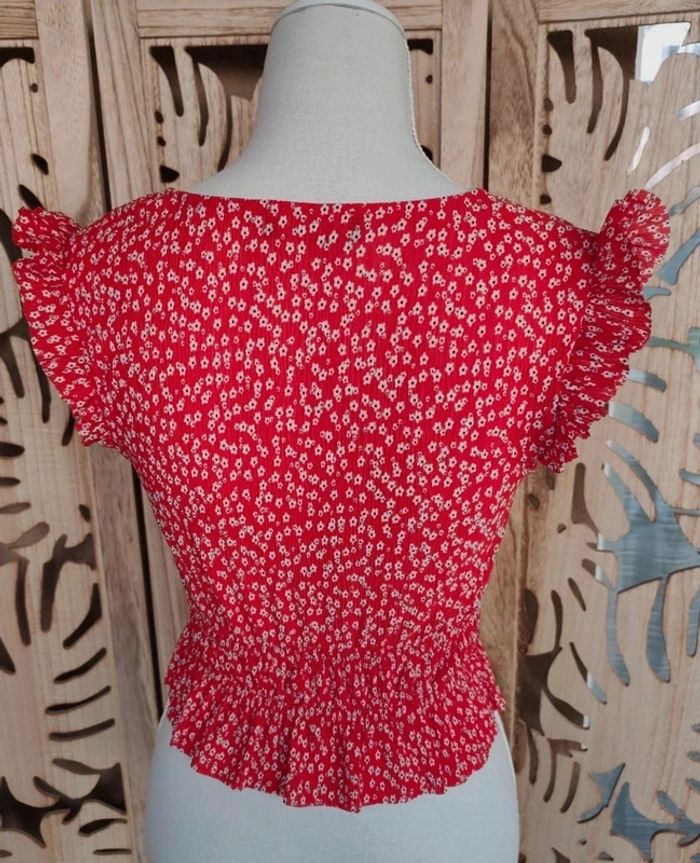 Top court fleuri rouge et blanc - Effet taille smockée et lien à nouer - Taille XS Bershka - photo numéro 4