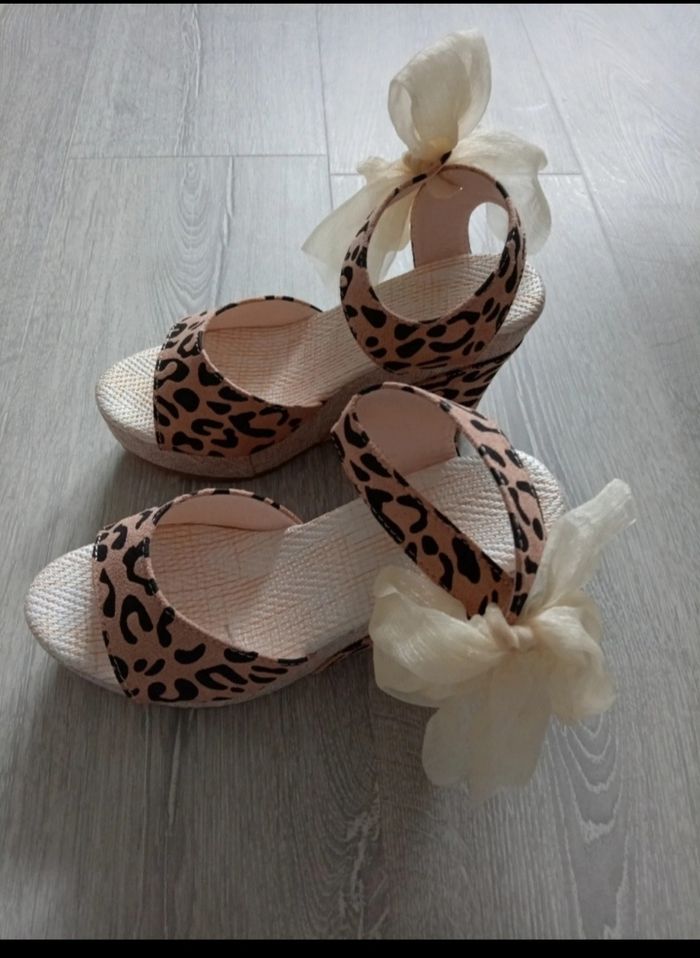Chaussures compensées léopard - photo numéro 2