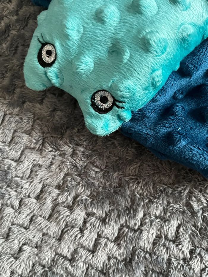 Doudou / peluche raie manta neuve brodée - photo numéro 2