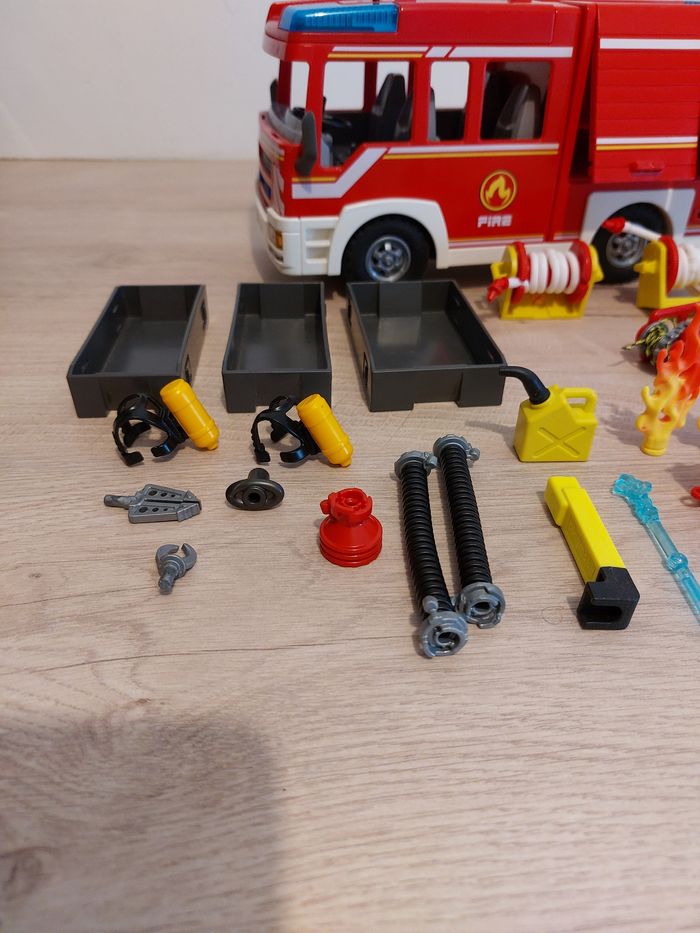 Camion de pompiers playmobil - photo numéro 3