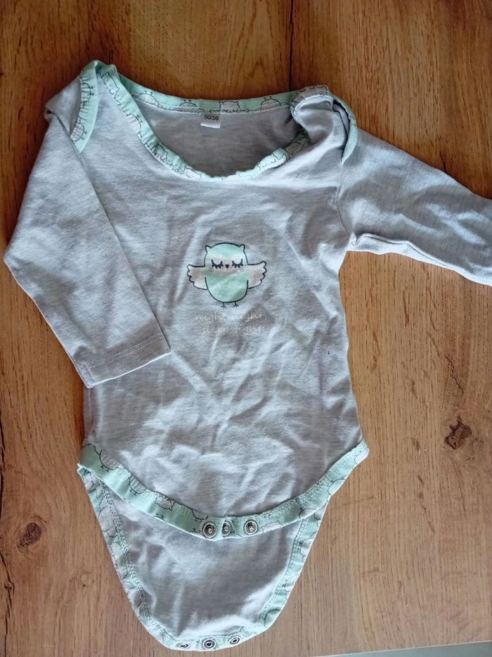 Body gris m.l / 3 mois