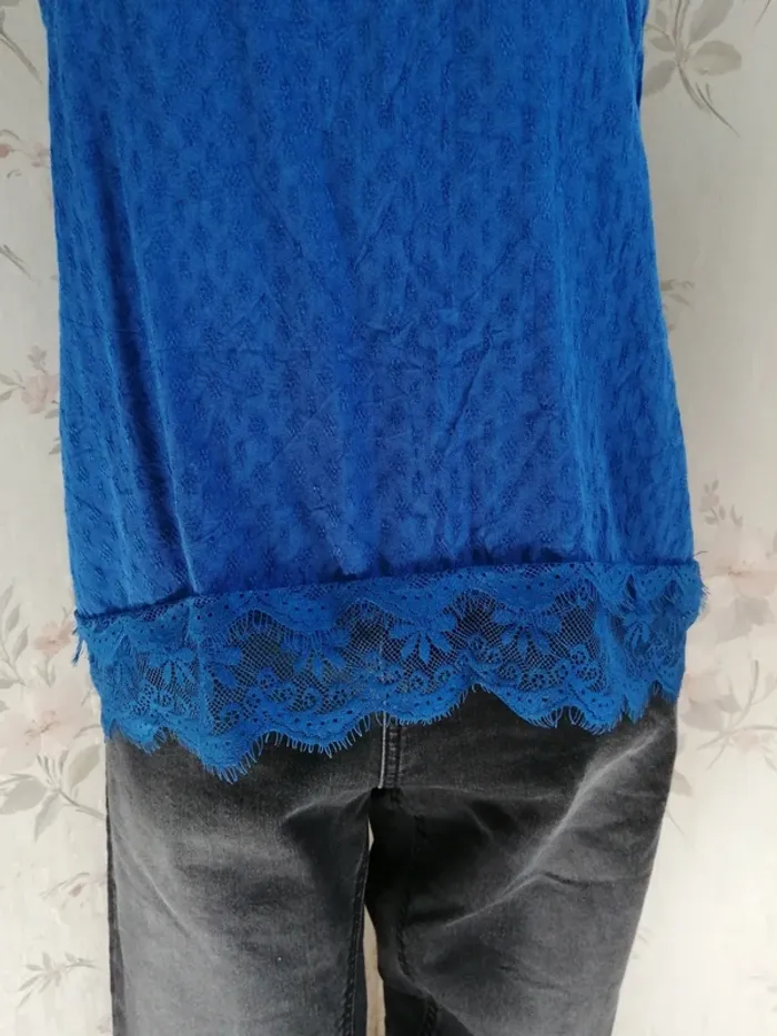 Top bleu électrique style nuisette effet brodé avec dentelle, bretelles réglables / gémo / (40) - photo numéro 4