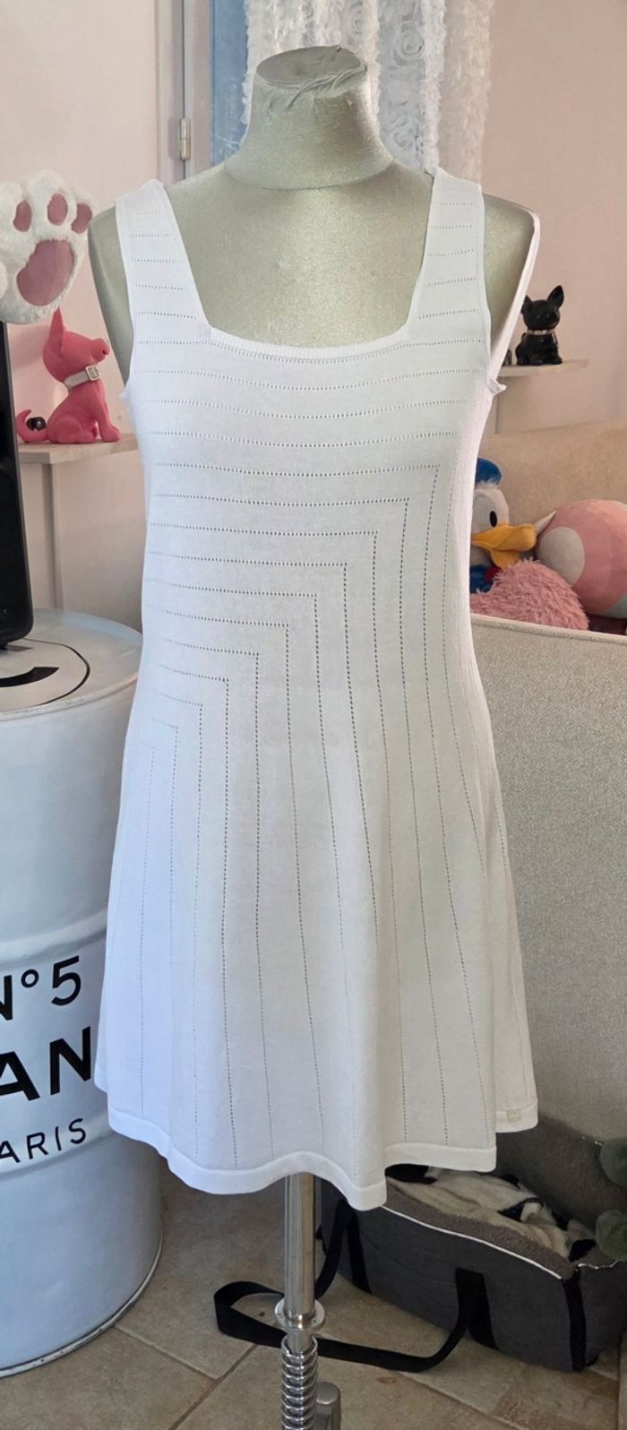 Robe Cop Copine blanche maille extensible T36-40 coupe évasée chic excellent état - photo numéro 1