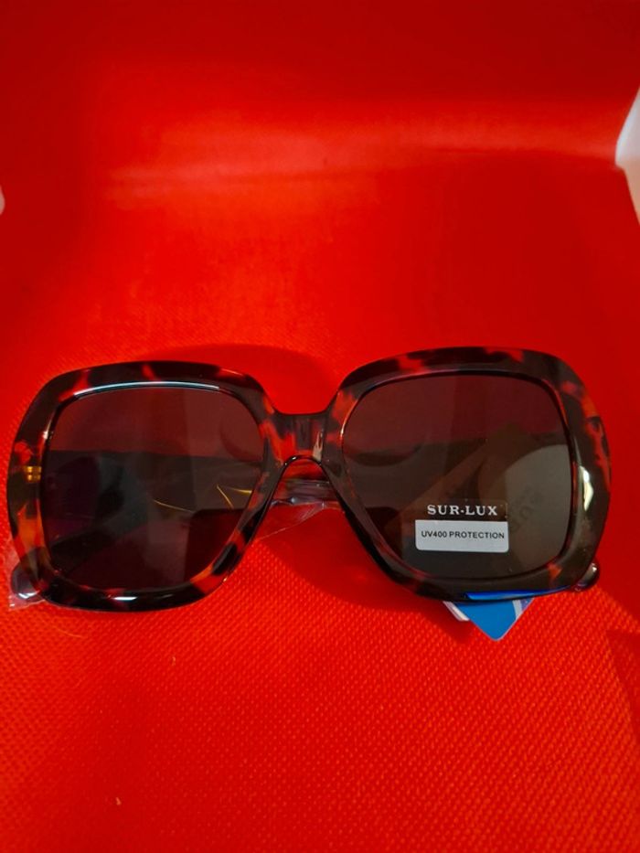 Lunettes de soleil Sur-Lux neuves avec étiquettes protection 400 CE couleur Léopard