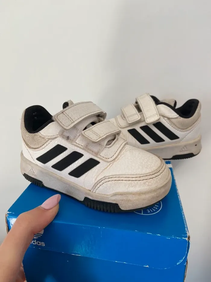 Basket Adidas enfant taille 22