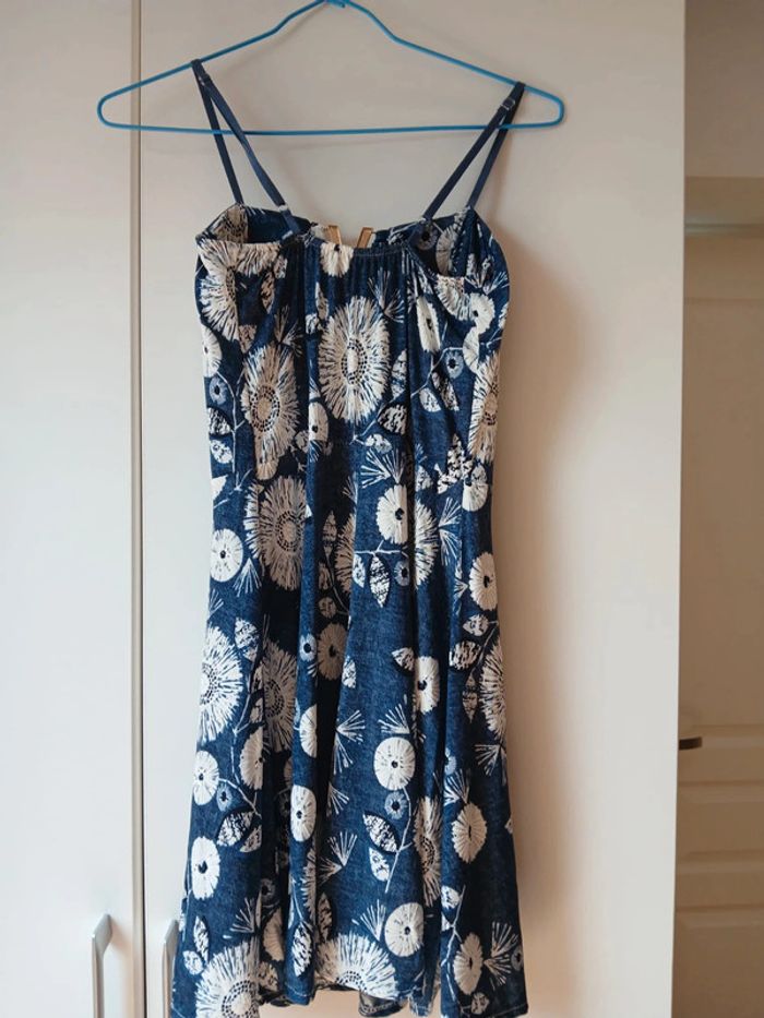 Robe courte neuve en taille 36 - photo numéro 3