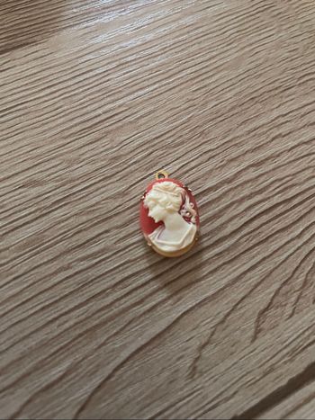 Pendentif vintage camée