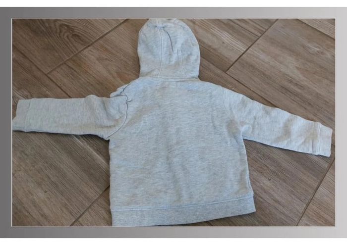 Gilet à capuche gris kiabi 18 mois - photo numéro 2