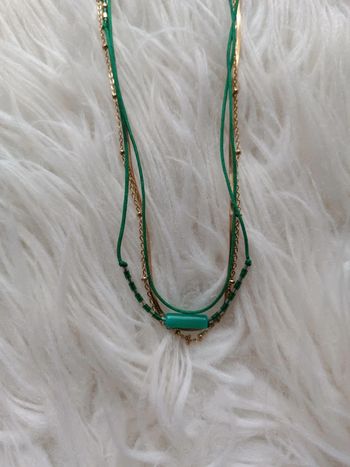 Collier vert bouteille et doré en acier inoxydable Satine En très bon état