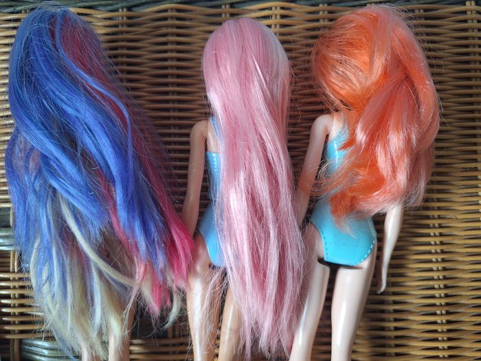 Lot de 3 barbies en maillot de bain dont 1 avec perruque - photo numéro 4