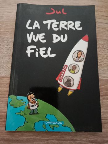 Jul 🪅 La Terre vu du fiel