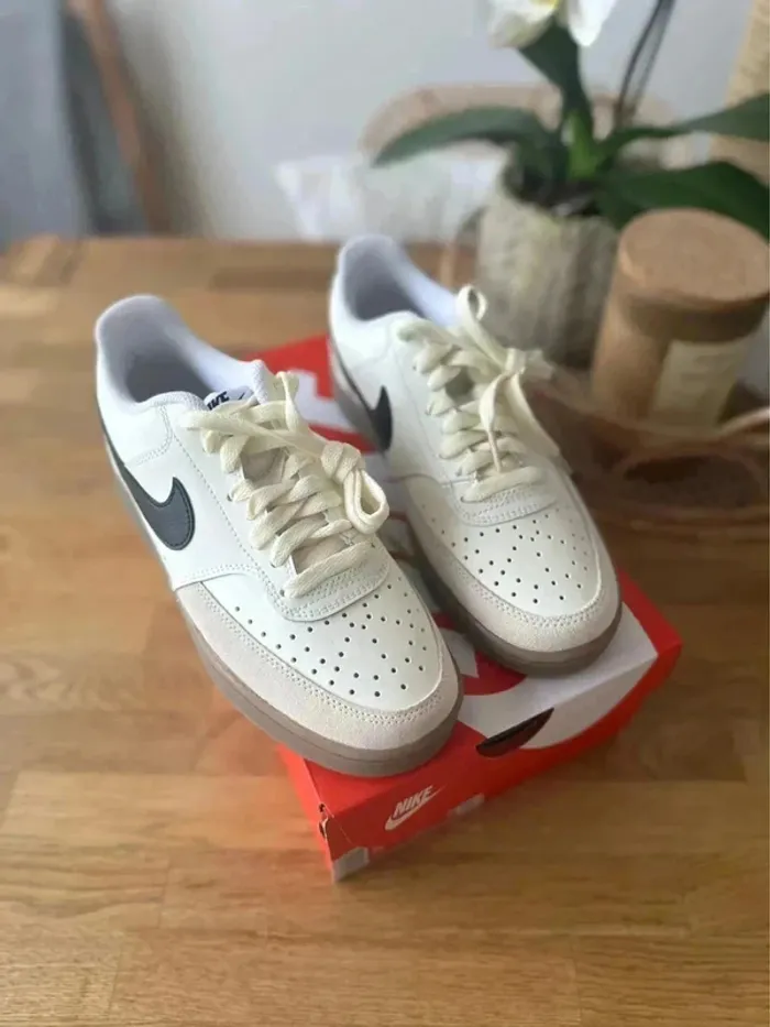 Nike Blanche crème Vintage taille 37,5 - photo numéro 2