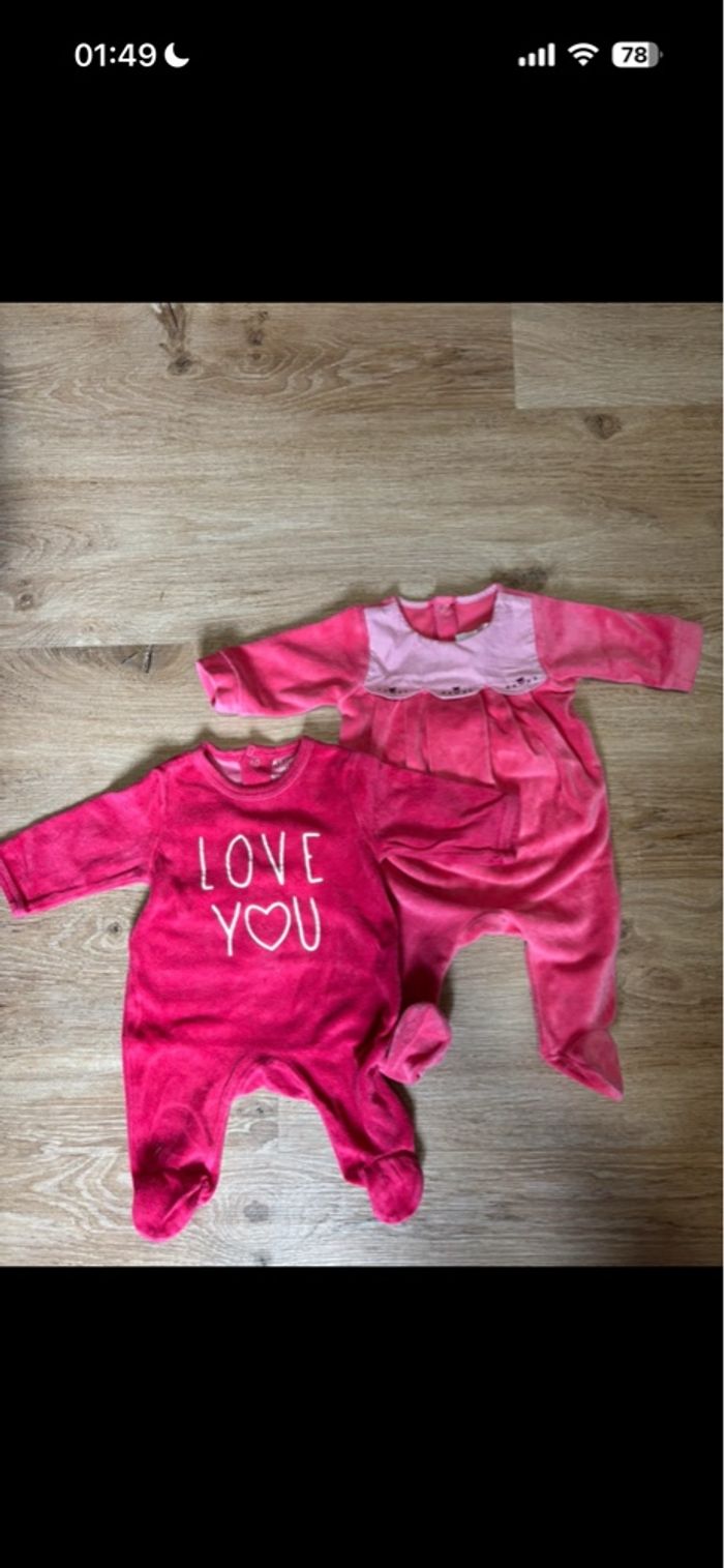 Lot 2 pyjamas roses