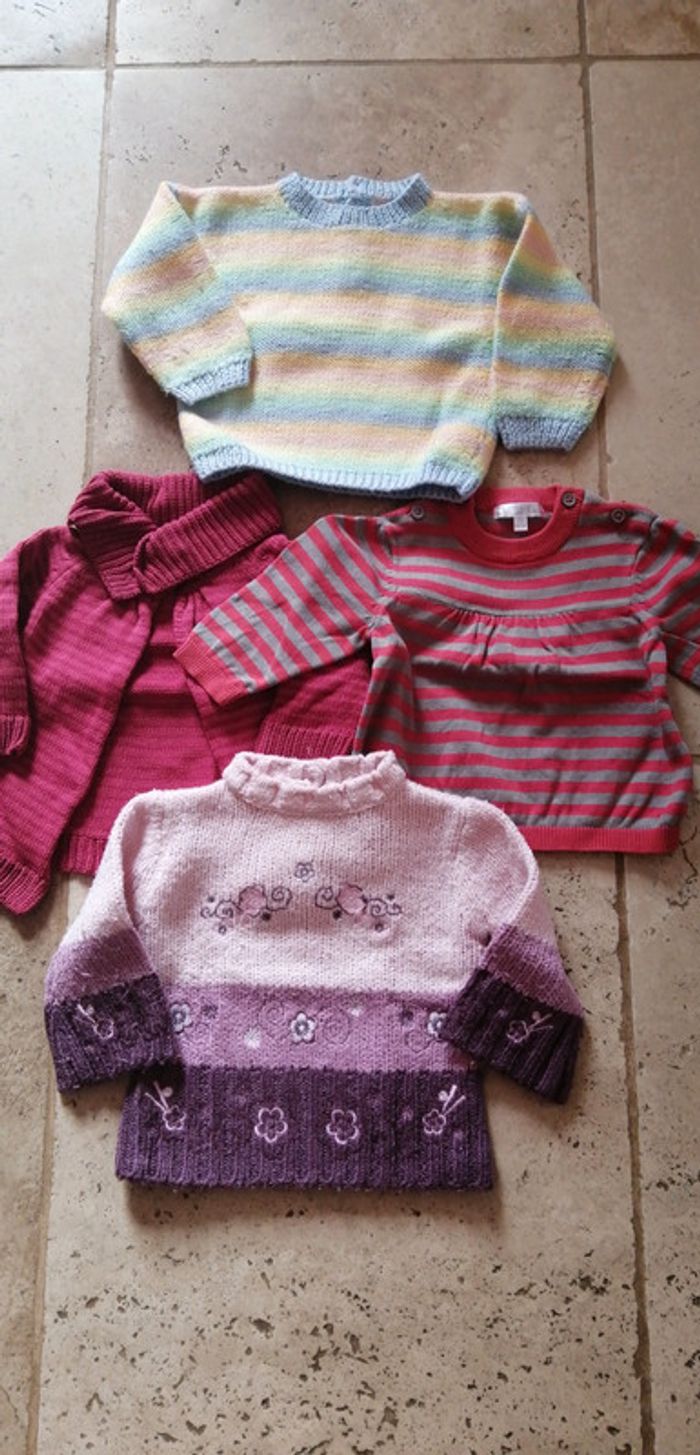 Lot de 4 pulls ou veste fille en 6 mois
