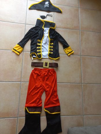 Un déguisement de pirate taille 4-5 ans 