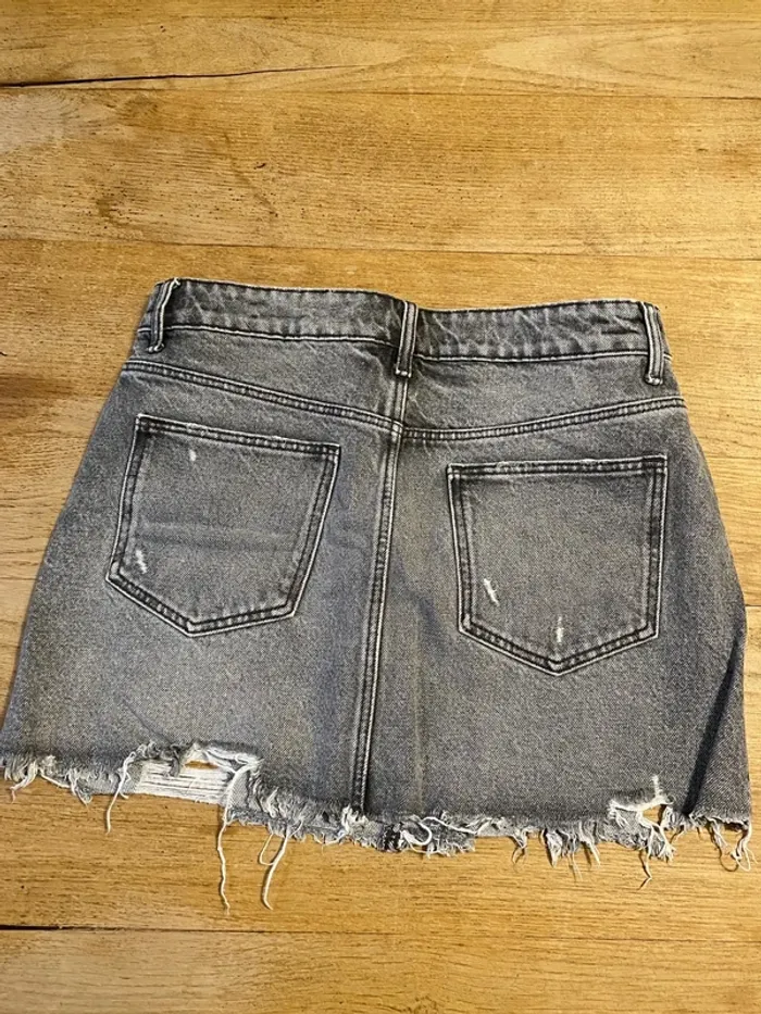 Minijupe jean gris Zara - photo numéro 2