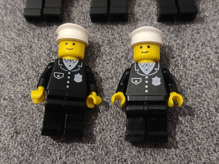 5 Figurines Lego policier vintage - excellent état - authentique - photo numéro 4