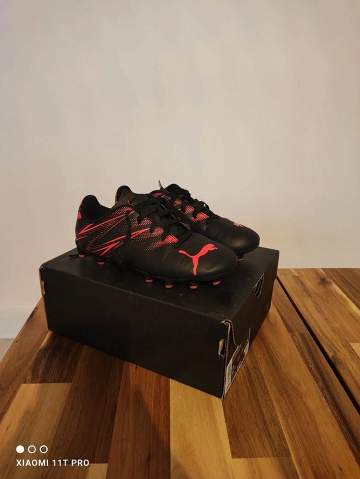 Crampon de foot Puma Taille 33 Noir et Rose - photo numéro 2