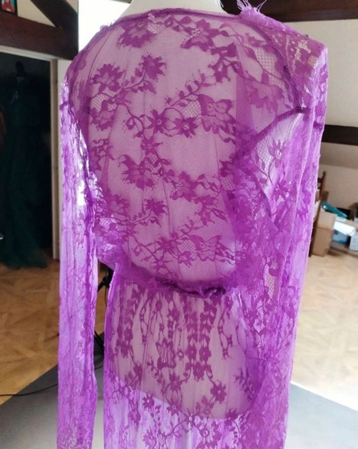 Robe de grossesse violette pour séance photo - photo numéro 2