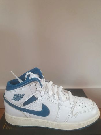 Nike Air Jordan 1 (37.5)