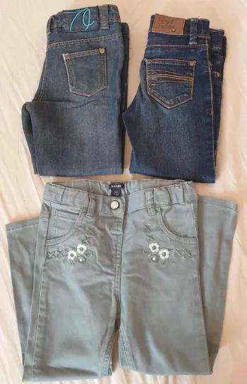 Lot 2 jeans et 1 pantalon 3 ans
