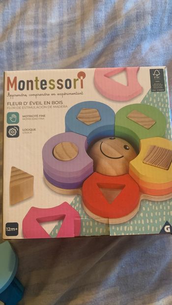 Fleur d’éveil en bois