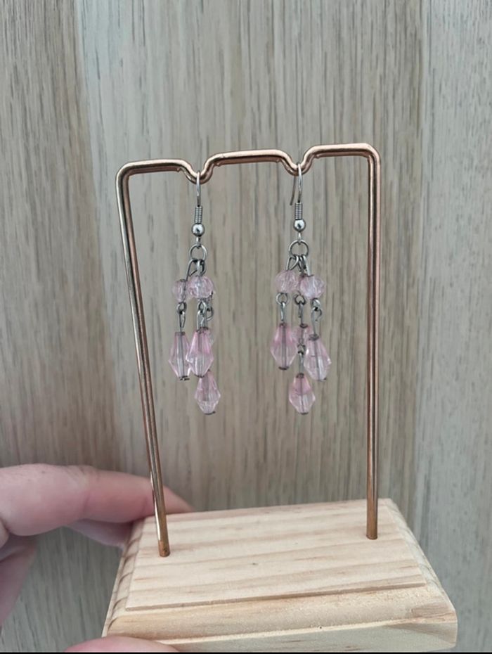 Boucles d'oreilles pendantes roses
