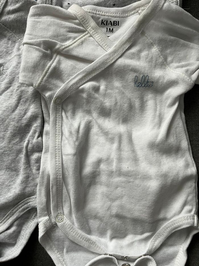 4 bodys mixte ML 1 mois - photo numéro 5