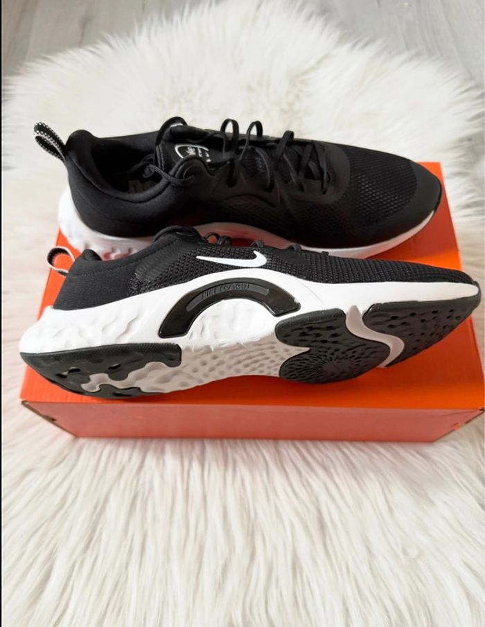 Baskets Nike Renew In-Season TR 11 – Taille 44,5 – noir/blanc – Neuf avec étiquette - photo numéro 12
