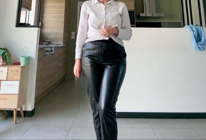 Pantalon similicuir noir - photo numéro 2