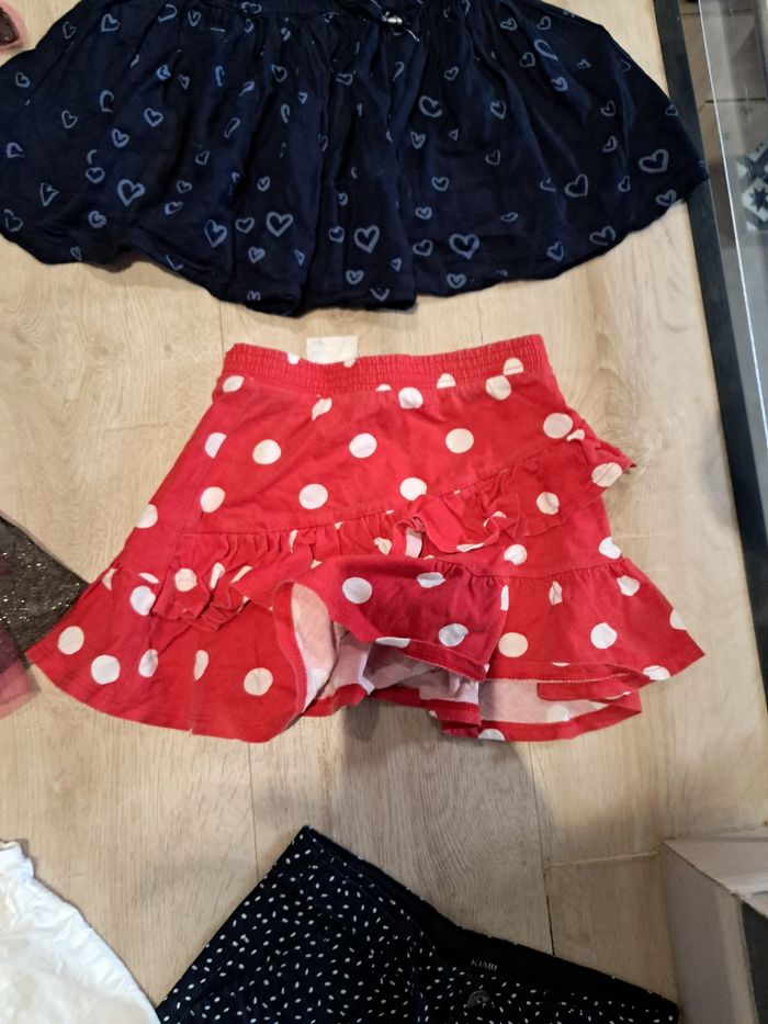 Lot de shorts et jupes 5 ans neuf - photo numéro 9