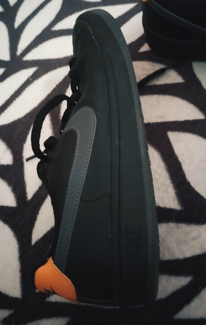 Baskets "Nike" pointure 36 et demi noirtrès peu portées - photo numéro 5