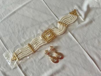 Parure collier et boucles d’oreilles en perles neuve