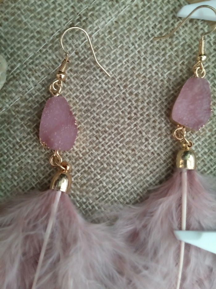 Boucles d'oreilles bohèmes plumes vieux rose - photo numéro 2