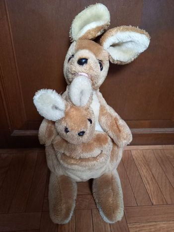 Peluche maman kangourou et son petit