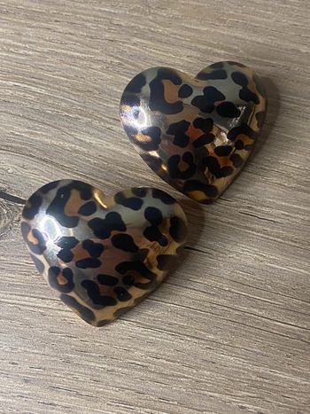 Paire de boucles d'oreilles acier coeur léopard