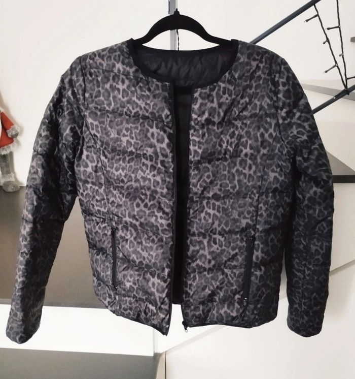 Doudoune femme col rond léopard noir et gris taille 40 Tex