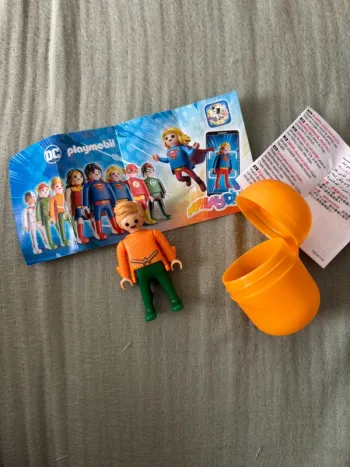 Figurine aquaman playmobil DC kinder
