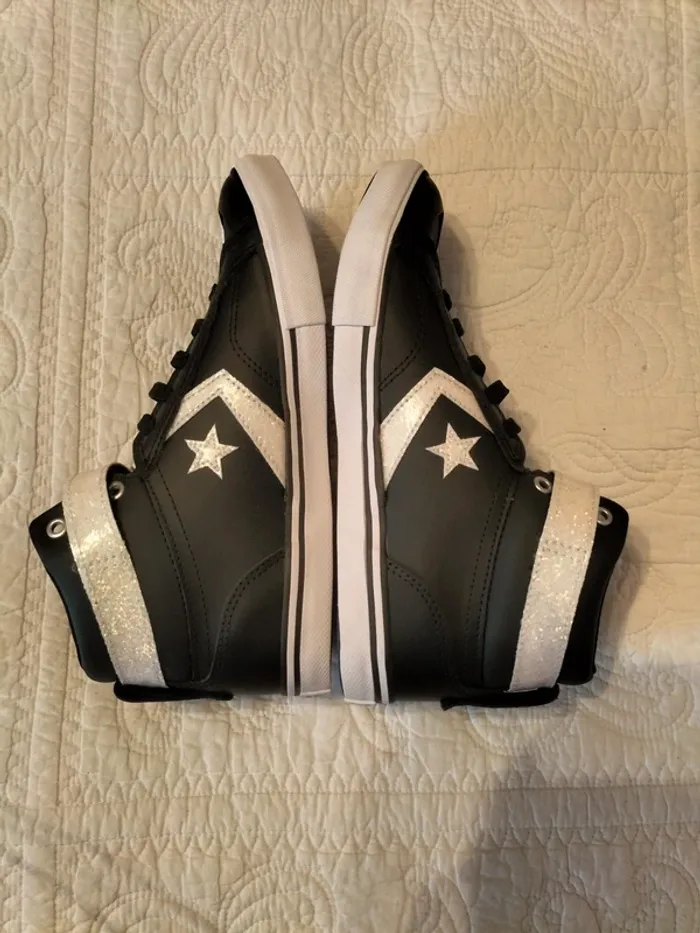 Converses neuves montantes - noires - photo numéro 5