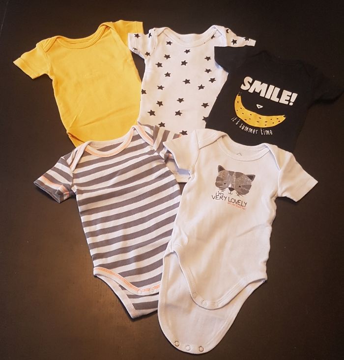 Lot de 5 bodys manches courtes