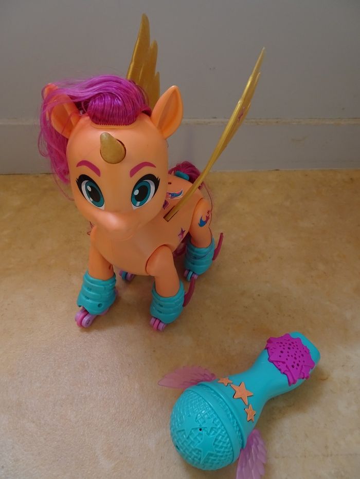 My Little Pony Sunny Starscout chante en rollers HASBRO comme neuf dans sa boite - photo numéro 3