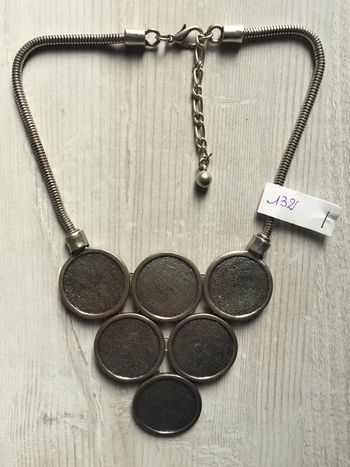 132-Collier 6 ronds argenté comme neuf