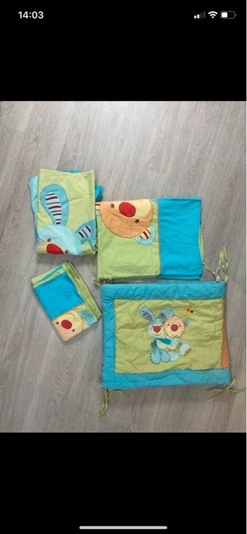 Tour de lit + taies + drap + housse de couettes en parfait état