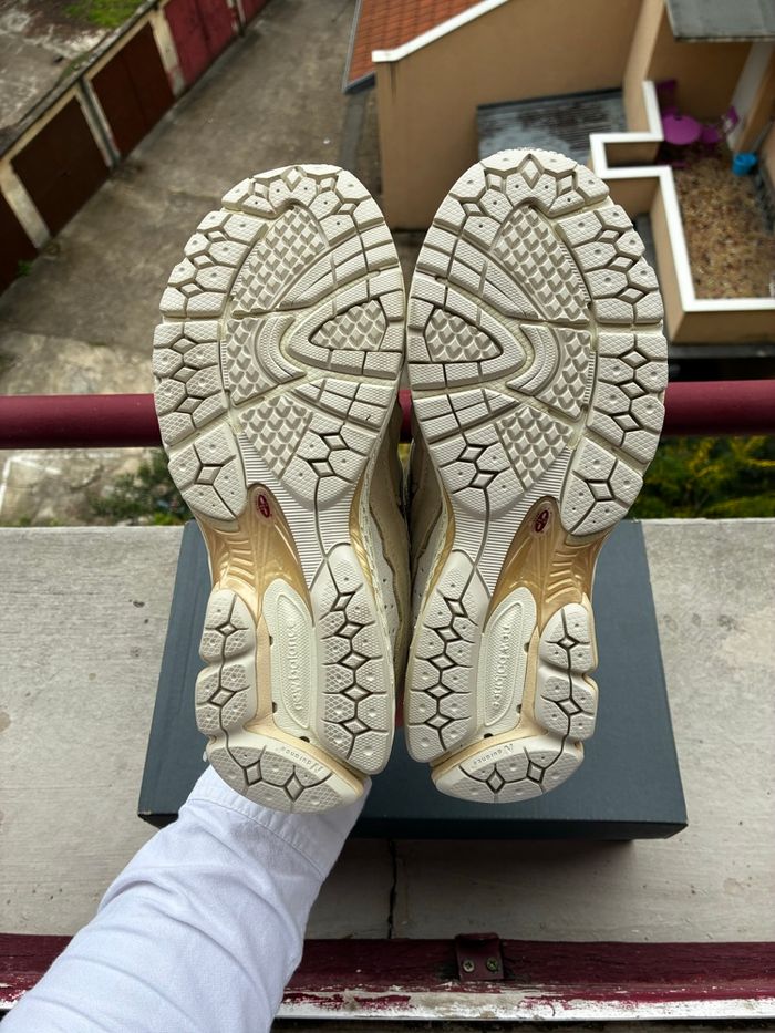 New Balance 2002R Cream  - Taille 40 - Neuves - photo numéro 5