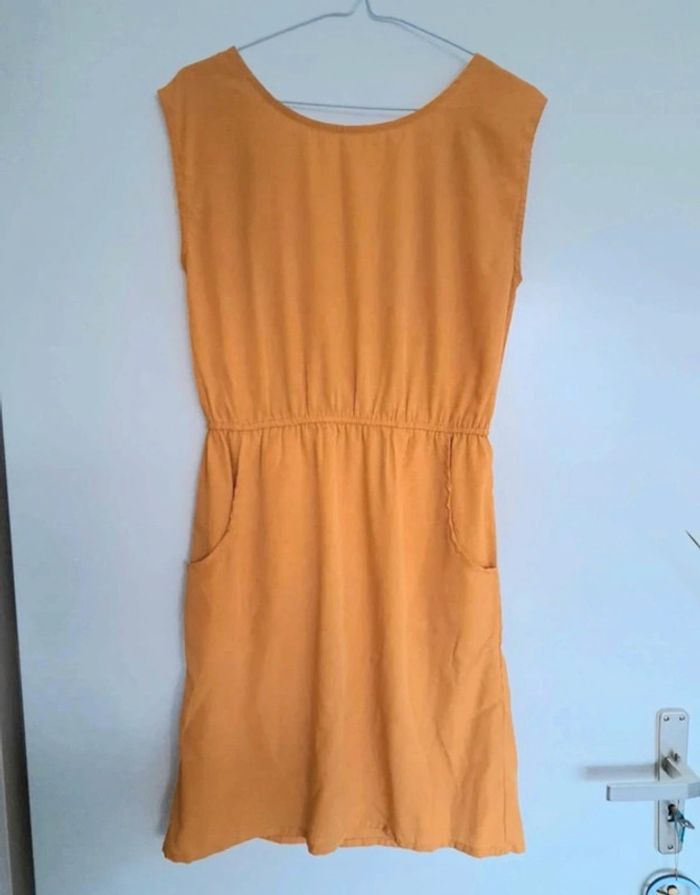 Robe moutarde