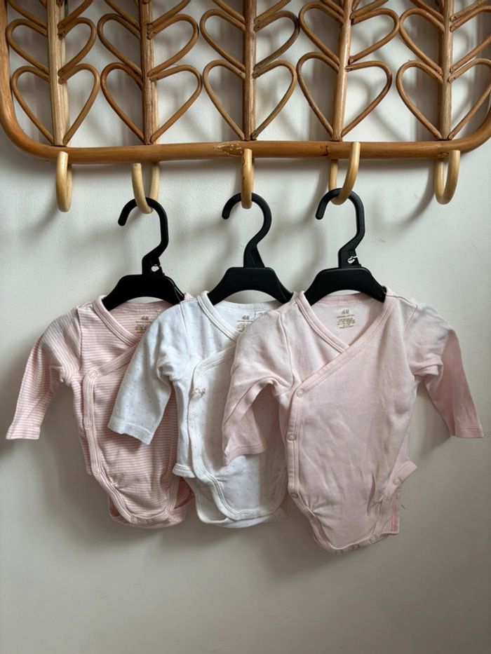 Lot 3 bodies H&M fille 1-2mois