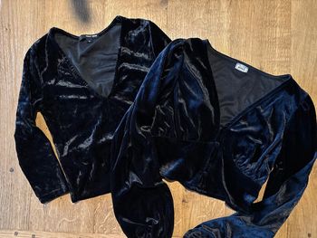 Lot 2 hauts en velours noir taille xs