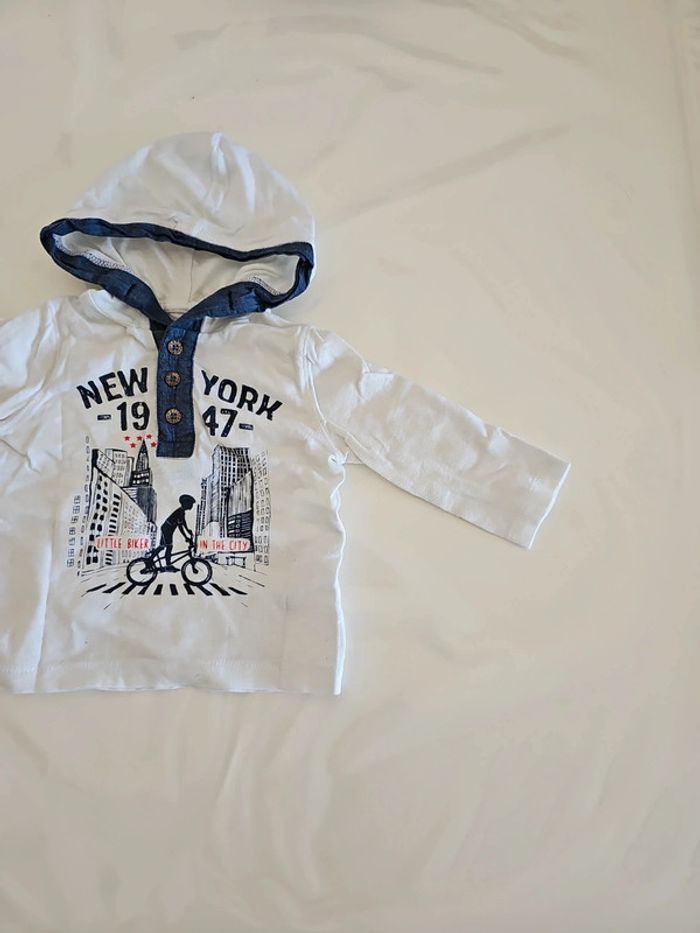 Tee-shirt manche longue à capuche 3 mois - photo numéro 3